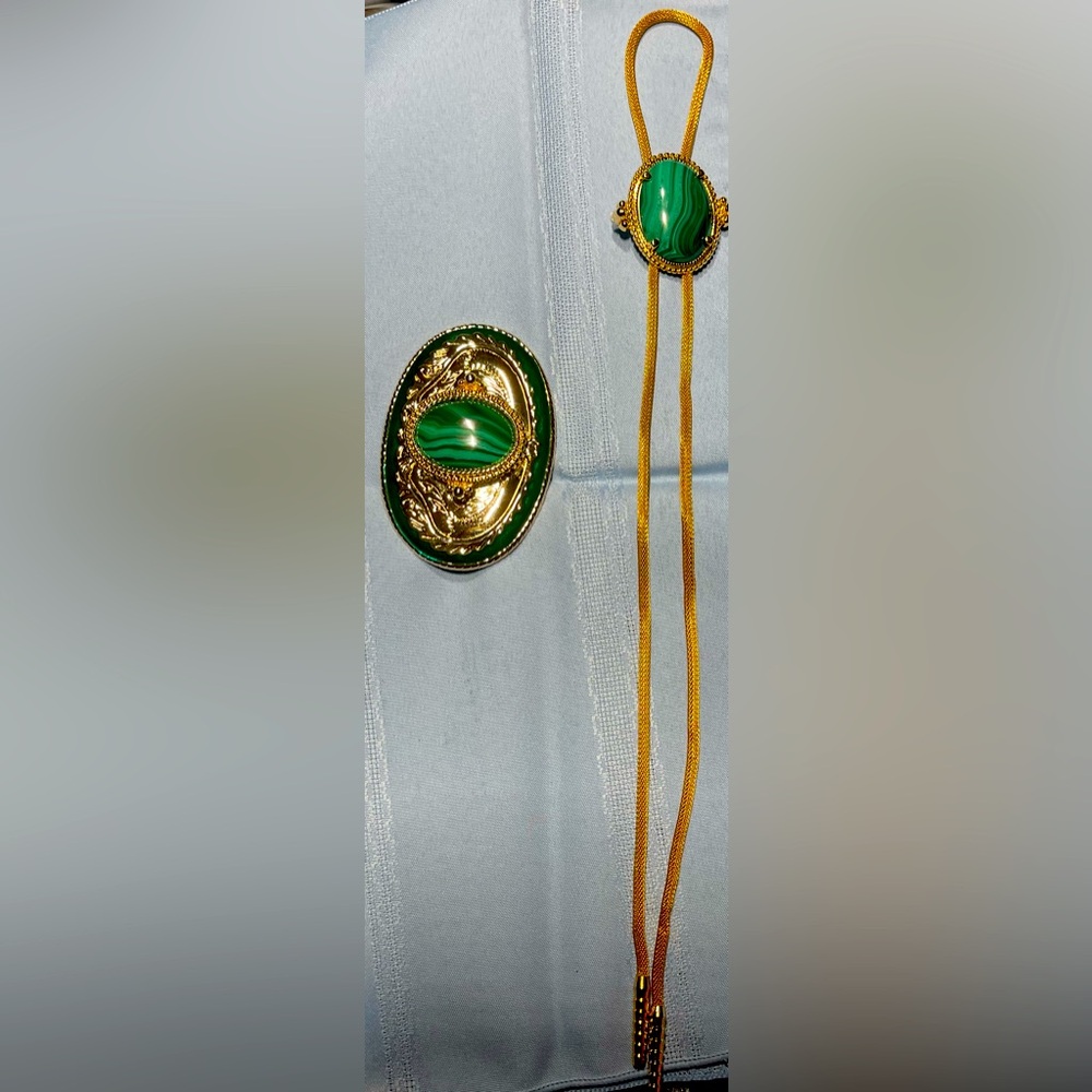 Men’s Green jade and Gold belt buckle and bolo tie Accessories